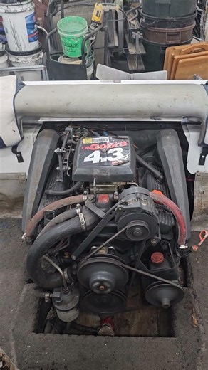 1990 Four Winns OMC Cobra Engine Running