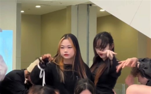 从李旻浩那借衣服的lalalala路演直拍