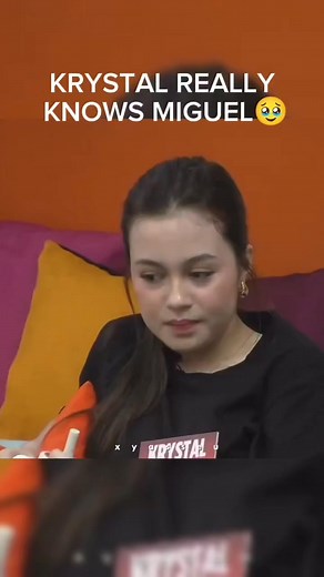KRYSTAL REALLY KNOWS MIGUEL🥹 Childhood friends to lovers trope will always have a special place in my heart:) #KrystalMejes #MiguelVergara #Krysguel #PBBCollab2point0 #pbb | ATE YEN