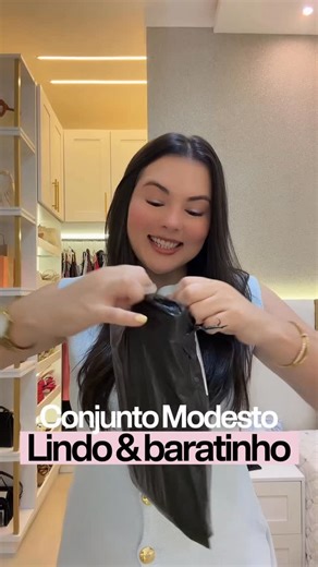 Especialista em Moda Modesta 💎 on Instagram: "~ fiquei impressionada com a qualidade e o tanto que ele veste bem! Costuras e acabamento são impecáveis! Pedi tamanho G mas ficou um pouco folgado. Comenta “eu quero” pra receber o link no direct 💫 Segue @laarisseoliveira para mais 📍"