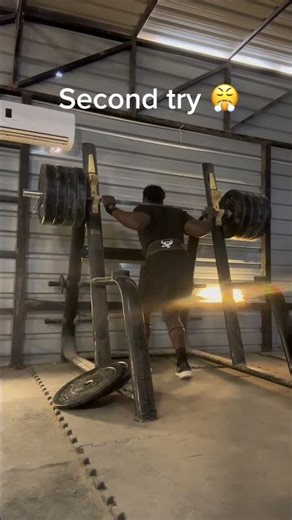 I almost d!e squatting 405😳#squat