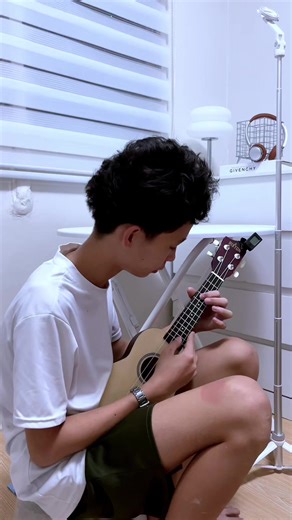 Learn Popular Ukulele Songs with Easy Tutorials