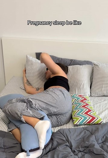 If you’re tossing and turning all night in your third trimester… you're not alone 😮‍💨 Wind down with gentle, pregnancy-safe stretches in the FitMama app 📲 Link in bio #pregnancystruggles #pregnancysymptom #thirdtrimester #stretchingroutine #pregnancytips