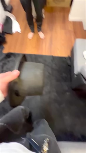 普通に謝れない奴wwwww_shorts___おもしろ動画_あるある_気まずい_帽子_michaeljackson__SmoothCriminal_曲_ダンス_謝る_洗濯_ネタ_Mh08fE5FcUE.mp4