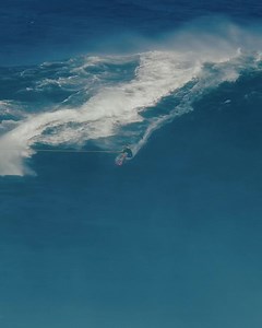 Justine Dupont's monstrous barrel at Jaws secured her the throne for this year’s Biggest Tow award. “In Nazare it’s big lefts all the time; I wanted a big one on the right at Jaws.” https://win.gs/3Bqbanh #BigWaveAwards #JustineDupont #Jaws #BiggestTow #BigWaveSurfing World Surf League | Red Bull Surfing