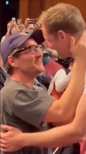 Alexander Skarsgard besa a Pedro Pascal en CANNES #kisskiss #kiss#PedroPascal #FestivaldeCannes