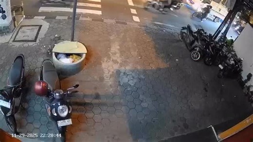 Merapi Uncover on Instagram: "22:20 maling helm min. purwokinanti, pakualaman ( depan simply laundry pakualaman) #Jogja #Yogyakarta #Merapi #Merapiuncover #Merapinews Source: @renandahafidz"