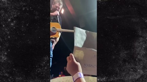 Blake Shelton Brings 6-Year-Old Needing Heart Transplant On Stage