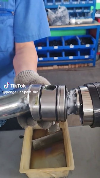 Pemasangan Sambungan Universal Pada Pam Air