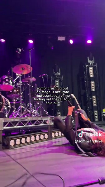 sombrarchive (@sombrarchive) - the late nights & young romance tour is SOLD OUT!! omggg #sombr #backtofriends #foryou