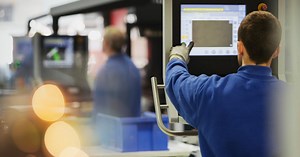 Ti zaposleni se bodo morali "štempljati"