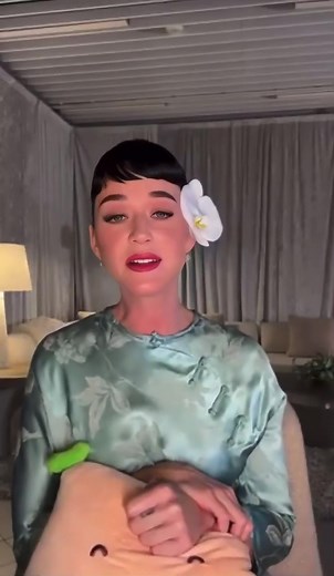 OK @Katy Perry we need the acoustic version of Bandaids right now!! #KatyPerry #bandaids #music #fyp