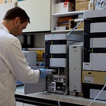 Video: Extraction of Cofactor F420 for Analysis of Polyglutamate Tail Length from Methanogenic Pure Cultures and Environmental Samples