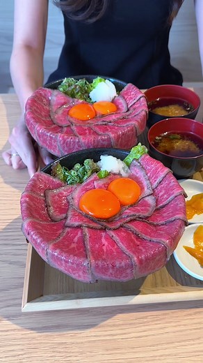 大阪難波で楽しむ絶品黒毛和牛ローストビーフ丼