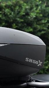 Memperkenalkan SHAD SH58X Expandable Top Box - memenuhi keperluan motorsikal anda ! Dengan design yang menarik , kapasiti boleh dikembang (expandable) dan semestinya dengan ciri keselamatan , top box ini sememangnya untuk korang tau ! Senang la nak letak helmet , barang-barang keperluan dan riding gears korang sebab ruang dia luas. Jangan fikir lama , cepat berlari ke Serdang Motorcycle SEKARANG ! 🏃‍♀️🏃‍♂️🏃💨 #SerdangMotorcycle #TopBox #ShadSH58X #ShadBox #SH58X #bestbuy | Serdang Motorcycle