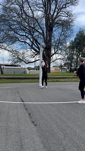 270K views · 959 reactions | Get tricky ׂ╰┈➤ Save - Share with teammates you want to see a behind-the-back pass from. #netball #netfitnetball #trickplays | NETFIT Netball | Facebook