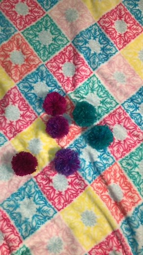 DIY Fluffy Pom Poms Tutorial - How to Make Yarn Balls at Home