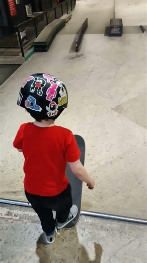 5 Year Old dropping off a 5ft ramp 👊🏼 #skateboarding #skateboardvibes #skateboard #skate #tonyhawk