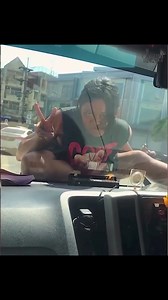 9.9M views · 54K reactions | Isang babaeng baliw umakyat sa sasakyan,at nagwala pa..parang my evil spirit sa utak niya.. | INDAY koskos | Facebook