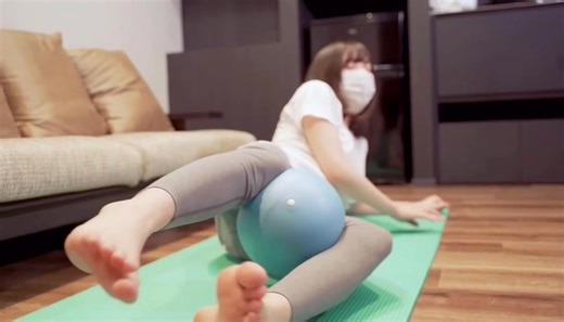 #スキマ時間 #ストレッチ #ヨガ #インストラクター #部屋着 #自粛中 #バランスボール #フィットネス