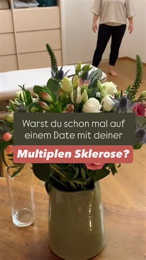 Katharina Pan I Physiotherapie bei multipler Sklerose on Instagram: "So eins, bei dem du nicht weißt, was dich erwartet. Du sitzt da, wirkst ruhig – und innerlich laufen tausend Gedanken gleichzeitig. 👉 Was darf ich zeigen, ohne Angst vor Konsequenzen zu haben? 👉 Was, wenn die MS irgendwann alle Entscheidungen trifft? 👉 Und bin ich dann noch ich – oder nur noch „die mit MS“? Viele Frauen mit Neudiagnose Multiple Sklerose versuchen genau das: Die MS möglichst unauffällig „mitlaufen“ zu lassen,