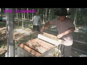 How does the Roller Uncapper work in the beekeeping
