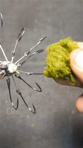 How to easily attach moss bait to a fishing hook #tutorial #fishing #gtknot #experiment