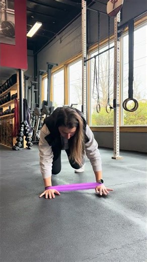 Bear Plank + Scapular Clocks