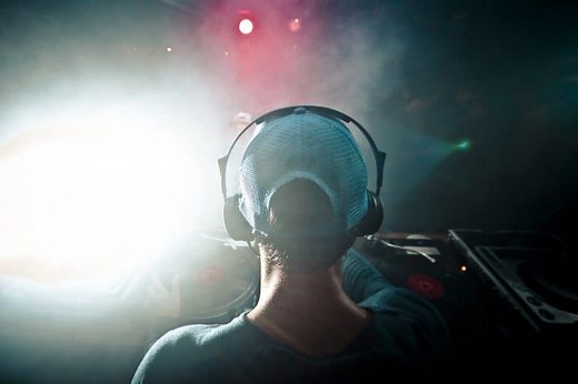 31 DJ Tips and Tricks - Techniques to be a better DJ in 2023