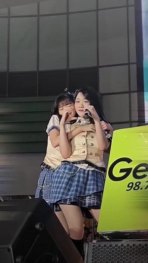 Papaji sedang mengetik.....😁😆 #fionyjkt48 #marshajkt48 #fypシ