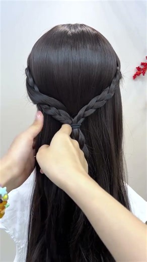 快速时尚侧肉丸发型教程