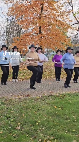 #золотойвозраст #осень #листьяжелтые #речица #танцы