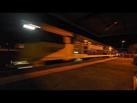 5MA5 PN down "Linfox Express #2" (NR67 NR37, 72P), Melbourne to Adelaide, 0010, 30/1/25, Horsham VIC