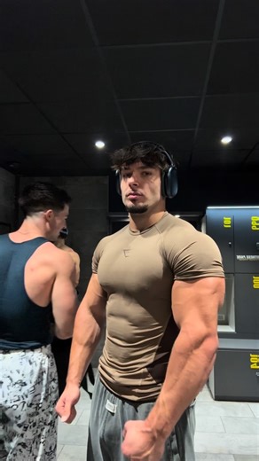 Mike Aguilera on Instagram: "Arm size ? 😳 Compression from @gymshark " MIKE10 " 🦈 #fitness #fitnessmotivation #workout #explore #gymmotivation"