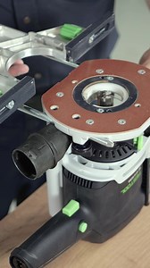 Work with maximum precision: The robust parallel side fence of the OF 1010 R router. 🙌 The double-sided column clamp ensures exceptional torsional rigidity, while the parallel side fence can be precisely adjusted without any tools. Achieve precise and efficient results with ease thanks to the seamless stop area provided by the guidance jaws. ✅ Discover more on https://www.festool.com/products/new-products/tools/578005---of-1010-rebq-plus #festool #router #parallelguide | Festool