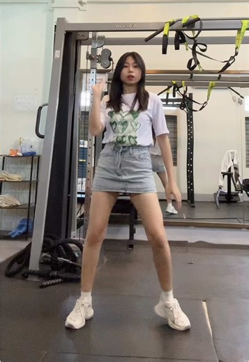 Dance Challenge by Kimmiiz: Fun Moves from Thailand