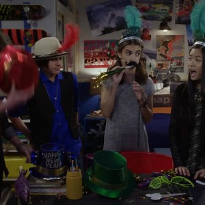 For all the parents and kids who can't stay up until midnight HAPPY NEW YEAR! Let's pretend any time is THE time to ring in 2021. 📺: FULLER HOUSE | Netflix Family