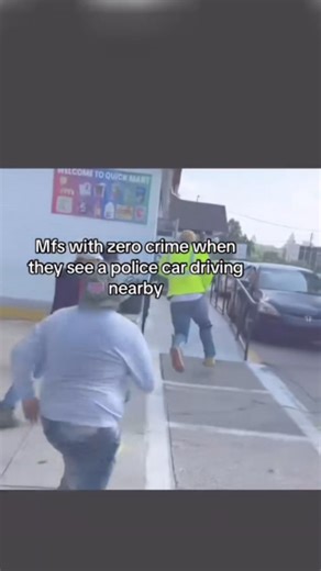 Unzipable on Instagram: "𝒻ℴ//ℴ𝓌 @unzipable 𝒯𝓌𝒾𝓃 ♥️ 脑腐梗（Brainrot memes）起源于一种混乱且过度刺激的网络幽默风格，演变自早期的恶搞贴（shitposting）和深度油炸梗（deep-fried memes）。这种风格最早出现在 4chan、Tumblr 和 Reddit 等平台上，用户通过超现实、扭曲和荒诞的图像来打破传统梗图的逻辑。大约在 2019 至 2021 年间，“脑腐”一词在 TikTok、Instagram 和 Discord 上广泛传播，用来形容那些极度随机、节奏飞快、荒谬离谱的视频，因为它们让人观看时感到“脑子被烧坏”。这些梗图并非依靠笑点取胜，而是以随机性、重低音、故障视觉效果和离奇幽默为特点——刻意毫无意义，却让人上瘾。 脑腐梗凭借 TikTok 的算法和 Instagram 的梗图页面迅速走红，完美映射了 Z 世代在线上的过度刺激与讽刺式幽默。创作者们开始发布名为“每日脑腐”或“彻底烂掉”的视频，并围绕这种混乱美学形成社群。随着趋势的扩散，脑腐梗从小众玩笑演变为主流的网络文化类型，影响了