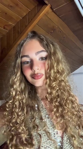 Videos de giselle🧚🏼 (@gisealvarinas) con “sonido original - R A Y ✘ G T”