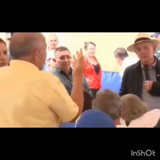 🔴😱"¿Usted Por qué habla mal de Petro si rebajó la gasolina?" Así fue como un ciudadano increpó a Uribe durante un foro en Caldas. | Entreredes Noticias