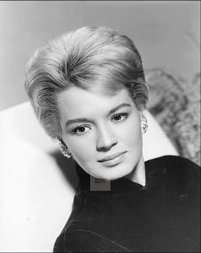 Angie Dickinson’s 1950s Rise from Starlet to Hollywood Leading Lady #AngieDickinson #1950sHollywood