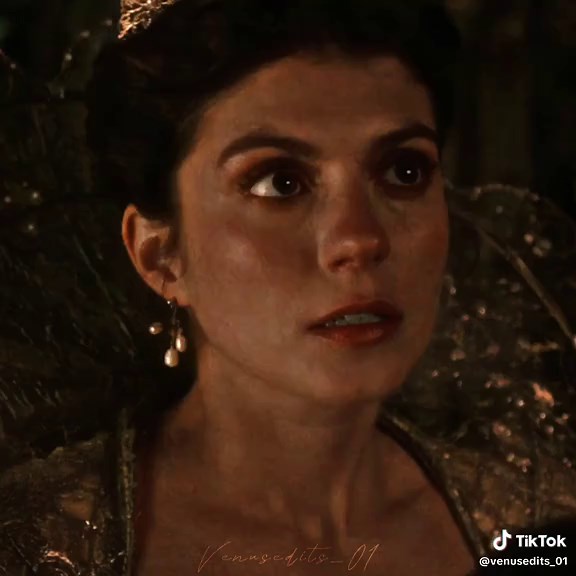 {#fanficedit} I’m trying edit more of my WIPs…so this one is a historical Fanfiction huzzah!! (If anyone is gonna be a heretic it’s gonna be Lorenzo’s daughter🤷‍♀️) #mediciedit #imedici #theborgiasedit #lorenzothemagnificent
