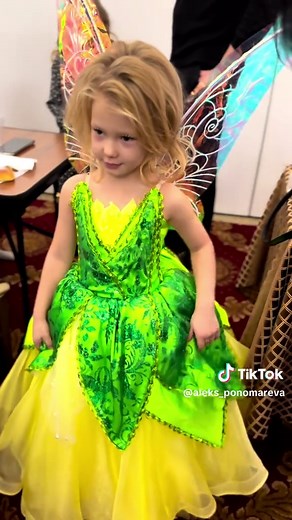 Tinkerbell Dress and Wings: Fairy Tale Cosplay Ideas