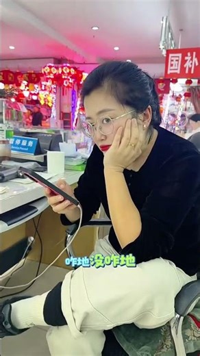 Table Breaking Master: Couples' Unintentional Breakup Fun