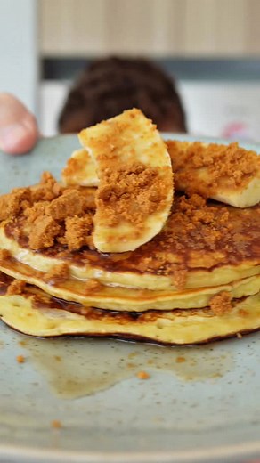 Banana Biscoff High Protein Pancakes 🥞 Follow for more macro friendly recipes! If you want something sweet, high protein and ridiculously easy, save this and try it this week. Macros per serve Calories 423 Carbs 49.9 g Fat 12.1 g Protein 25.5 g Ingredients • Banana pudding Wicked Sisters 170 g • Self raising flour Woolworths Essentials 35 g • One medium egg • Banana 30 g • Queen maple flavoured sugar free syrup 15 ml • Biscoff biscuits Lotus 6 g • Baking powder McKenzies 2 g | Reform Nutrition 