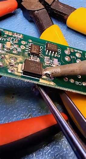 Circuit Board Soldering Electronic Component Disassembly #short #shorts #shortvideo #shortsviral