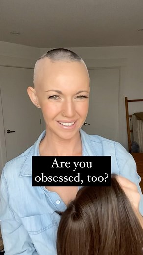 😍Do you love this as much as I do?! Take a quick look at “Pretty Please” by Raquel Welch in the colour RL4/6 Black Coffee. She is one of the sweetest, bounciest, bobs I have ever laid my eyes on. The layers that frame the face are a masterpiece. 😍 I wasn’t sure about this one before I put her on, but once I plopped it on my head, my attitude changed really quickly to an astounding “YES!!” Let me know what you think of her and if you’d like a full review. 🥰 #wig #wigs #hair #hairloss #alopecia