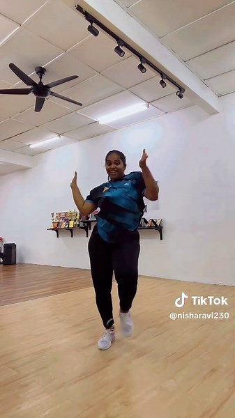 Mehandi Art at Dream Catchers Studio: A Daily Routine