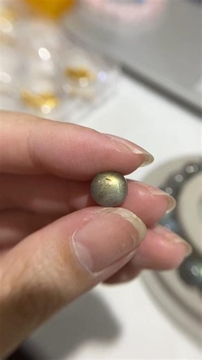 Full Labradorescence #gemstone #labradorite #beads #pretty #feldspar #labradorescence