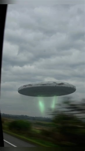 OVNI AVISTADO EM RODOVIA #nasa #ufo #space #alien #mystery
